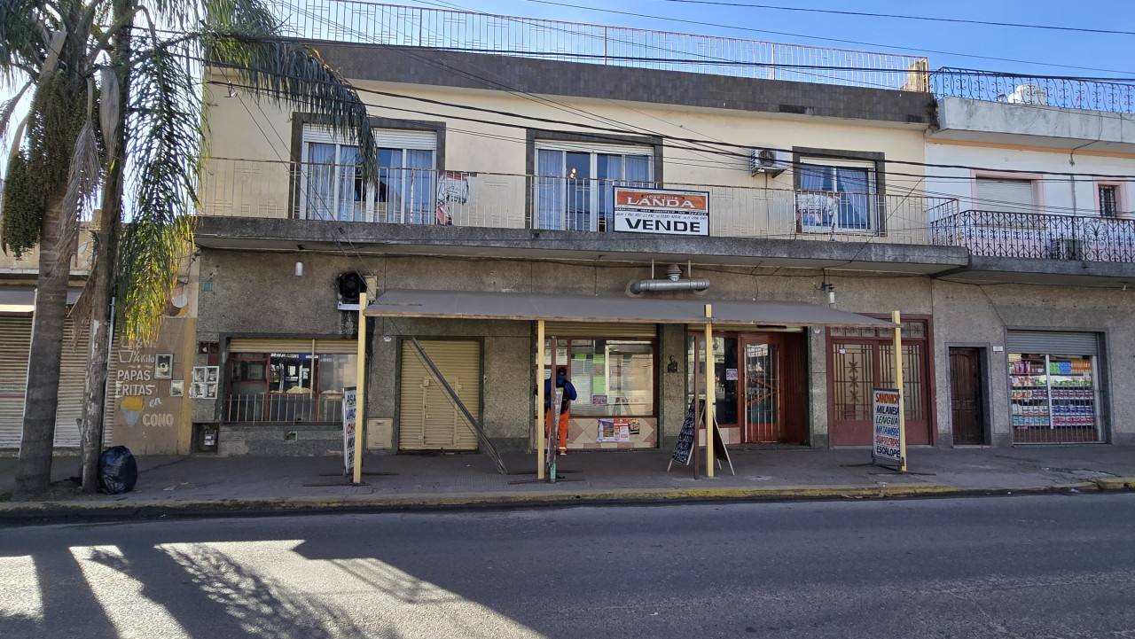 VENTA – PROPIEDAD CON DOS LOCALES Y CASA EN EXCELENTE ESTADO